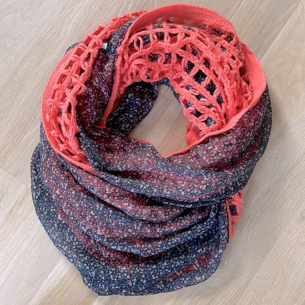 Reversible scarf